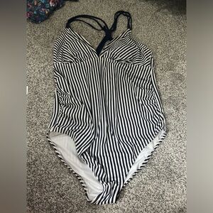 Maternity one piece bathing suit XL swim padded black white like new